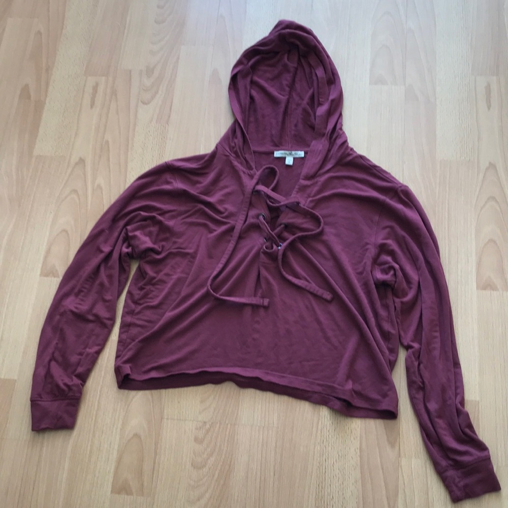 Express cropped pullover hoodie in burgundy
